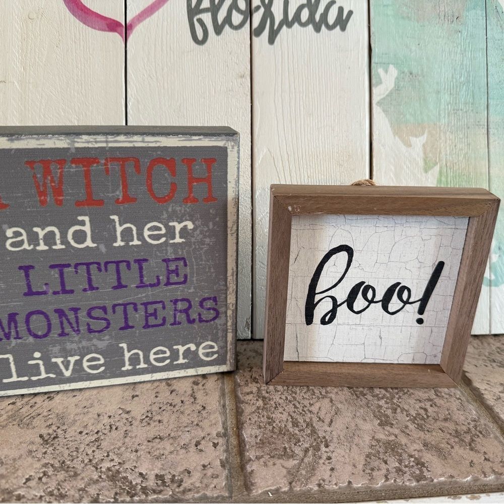 Bundle of two Halloween decoration signs 
Wooden signs